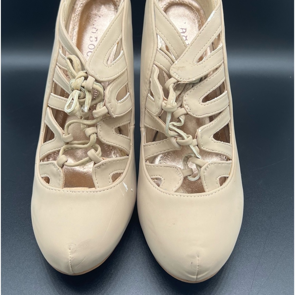 6.5 cream laced heels by Bamboo